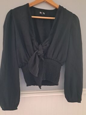 Iky & Me Black Tie-Front Smocked Waist Puff Sleeve Blouse - Small